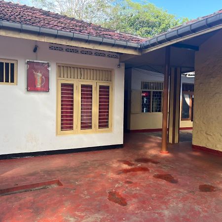UDA Lanka Resthouse Vavuniya Hotel Eksteriør billede