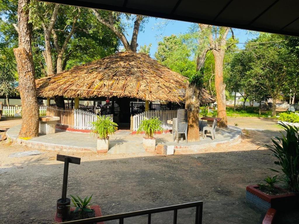 UDA Lanka Resthouse Vavuniya Hotel Eksteriør billede